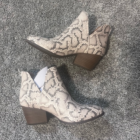 ankle boots - Picture 2 of 8